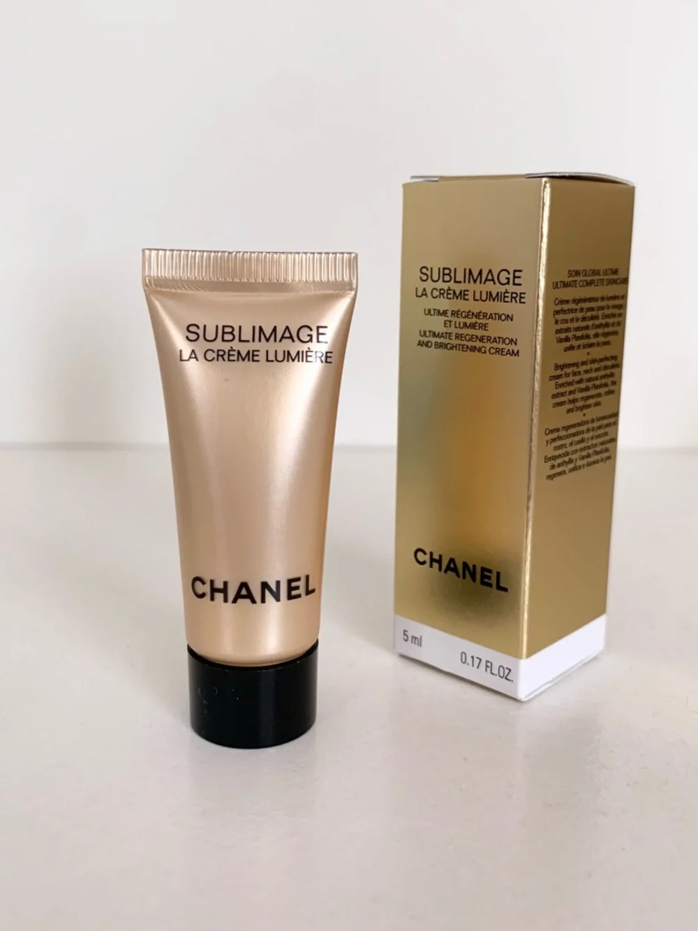 Hold CHANEL Sublimage La Crème Lumière - Picture 15 of 15
